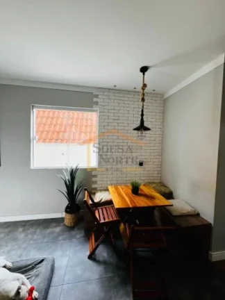 Imagem Casa em condomínio com 2 dormitórios, sendo 1 com closet, sala integrada à cozinha americana, esc...