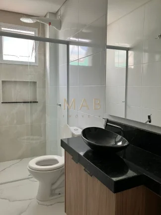Imagem Apartamento à venda em Florianópolis-SC, bairro Ingleses do Rio Vermelho, 2 quartos, 1 suíte, 2 salas, 2 banheiros, 1 vaga, 77,00 m².