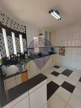 Imagem Casa à venda no Parque da Lapa, São Paulo-SP: 3 quartos, 3 suítes, 2 salas, 4 banheiros, 3 vagas, 135m²!