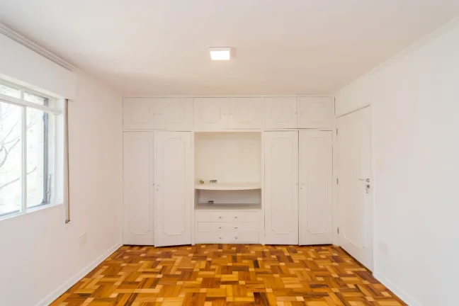 Imagem Apartamento 125M², 3Q, 2 Banheiros, 1 Vaga, Sacada, Armários.