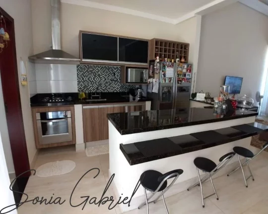 Imagem Venda de Casa em Condomínio em Valinhos-SP 4 Quartos, 4 Suítes, 2 Salas, 4 Banheiros, 6 Vagas de Garagem 340,00m² Imagem Venda de Casa em Condomínio em Valinhos-SP 4 Quartos, 4 Suítes, 2 Salas, 4 Banheiros, 6 Vagas de Garagem 340,00m²