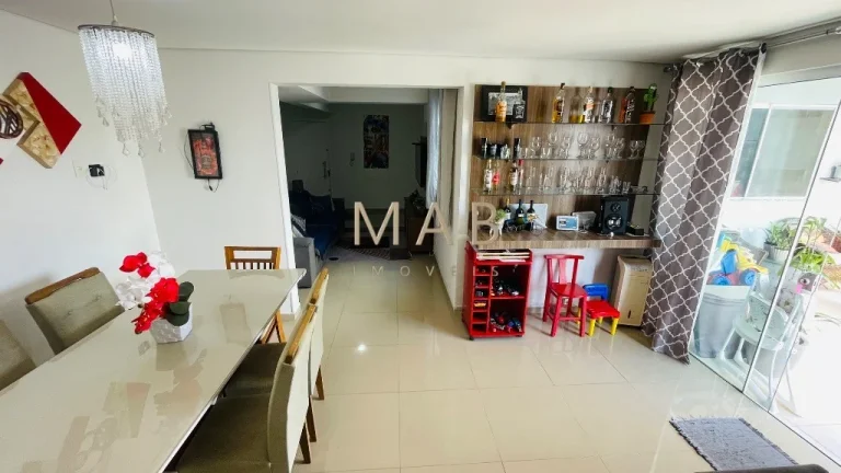 Imagem Cobertura de luxo à venda em Florianópolis - Ingleses: 3 quartos sendo 2 suítes, 2 salas, 3 banheiros, 2 vagas, 180m². Venha conferir!