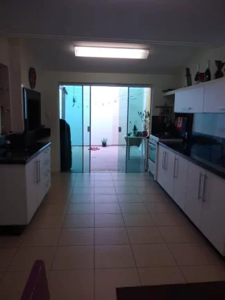 Imagem Casa 5 dormitórios à 170 metros da Praia em Canasvieiras