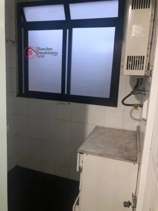 Imagem Aconchegante apartamento à venda com 2 quartos, sendo 1 suíte, e 2 banheiros no total. O condomínio ?(C) bem equipado com diversas instalações, apropriad