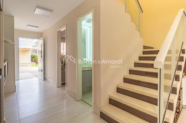 Imagem Linda e aconchegante casa à venda no Alphaville Campinas, com área construída de 210 m². Imóvel...