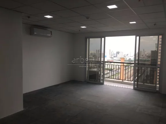Imagem Sala comercial recém reformada no decimo sétimo andar, com 42 metros quadrados, com 1 banheiro, co...