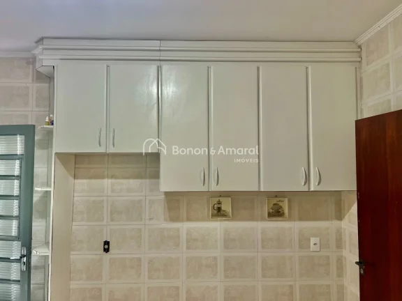 Imagem São 2 casas completas, uma térrea em cima e outra térrea, embaixo, com total privacidade
Tem uma ...
