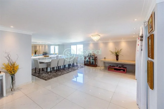 Imagem Requinte e bom gosto em 290m2 com uma planta excelente, living para três ambientes com varanda gour...