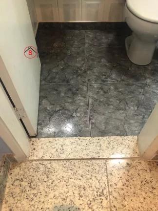 Imagem Aconchegante apartamento à venda com 2 quartos, sendo 1 suíte, e 2 banheiros no total. O condomínio ?(C) bem equipado com diversas instalações, apropriad