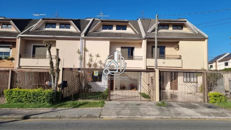 Sobrado com AMPLO ÁTICO, 170,34m² privativos, FRENTE PARA RUA, localizado no Bairro Boqueirão, Cu...