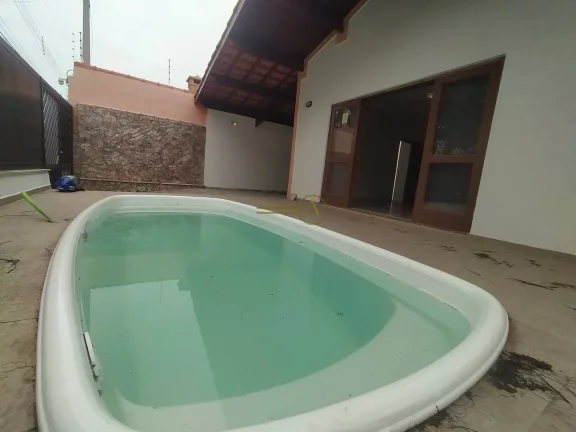 Imagem Casa 3 dorms, piscina a 300m da praia à venda em Peruíbe