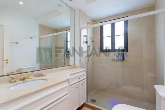 Imagem Venha se encantar com este espetacular apartamento localizado no coração do Jardim Europa, ao lado do Clube Pinheiros e do Shopping Iguatemi. Com 4