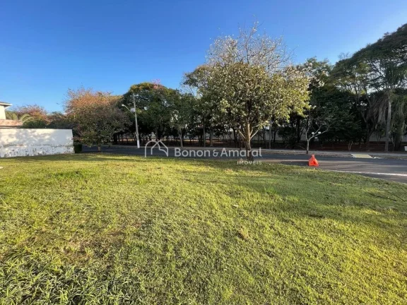 Imagem Excelente lote de esquina, plano e pronto para você construir a casa dos seus sonhos !

342 m²

Co...