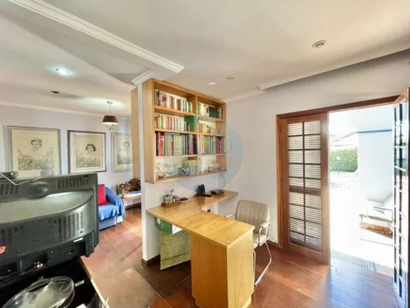 Imagem Casa em Condomínio a Venda no bairro Granja Viana - Carapicuíba, SP