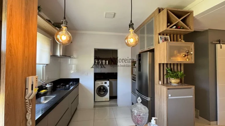 Imagem Casa em Condomínio à Venda em Jundiaí-SP Residencial Thina: 3 Quartos, 1 Suíte, 2 Salas, 3 Banheiros, 2 Vagas de Garagem - Jardim Carolina, 110m²