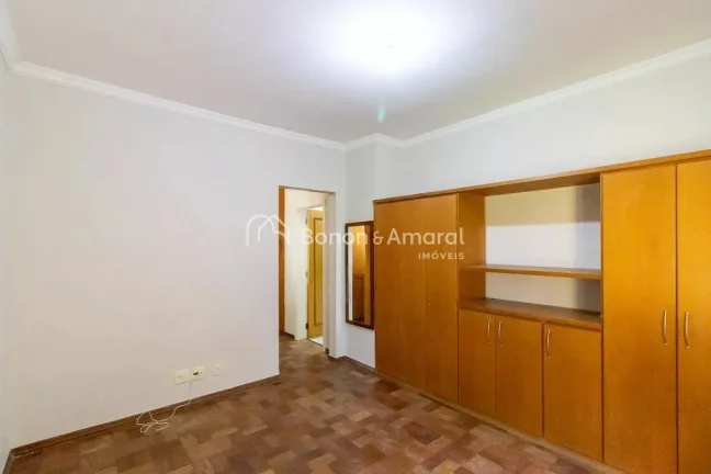 Imagem Linda e espaçosa casa no Alphaville Campinas, com área construída de 330 m². A residência possu...