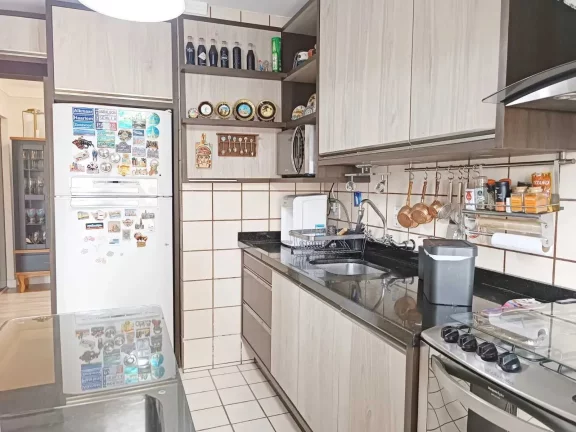 Imagem Apartamento com 3 dormitórios e 2 vagas no centro de Balneário Camboriú