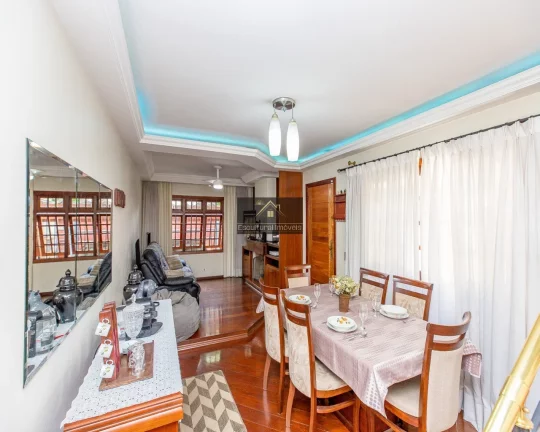Imagem ÓTIMO SOBRADO 3 DORMITÓRIOS SENDO 1 SUÍTE HIDRO SALA 2 AMBIENTES LAREIRA PISO EM MADEIRA DE LEI COPA COZINHA ÁREA GOURMET SALÃO FESTAS 3 VAGAS