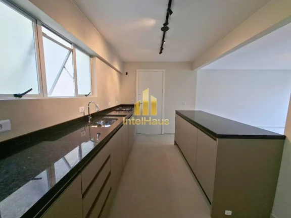 Imagem Apresentamos um excelente apartamento totalmente reformado e pronto para morar no bairro Água Verde...