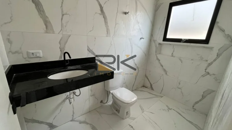Imagem CASA EM CONDOMINIO FECHADO COM 4 DORMITÓRIOS SENDO 4 SUÍTES,2 VAGAS DE GARAGEM,VARANDA GOURMET COM CHURRASQUEIRA E PISCINA.