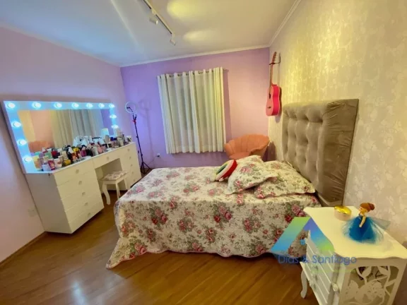 Imagem SANTO ANDRÉ Casa 200 metros, total de 5 dormitórios, Edícula, 2 vagas com excelente localização e valor !!!