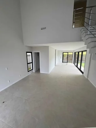 Imagem Casa com 3 dormitórios sendo 3 suítes e 2 vagas de garagem em Joinville/SC