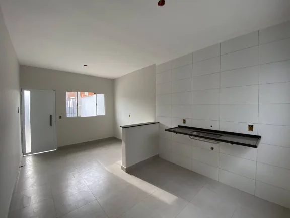 Imagem Casa à venda com 2 domitórios com suíte, próximo de tudo!