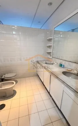 Imagem Apartamento amplo, 240m², 4 dormitórios, sendo 2 suítes, 1 com closet, armários e hidro, quarto ...