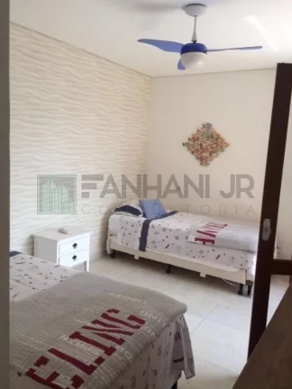 Imagem Venha se encantar com esta deslumbrante casa localizada no exclusivo Condomínio Yacamim, em Ilhabela, que oferece uma vista espetacular para o mar. E