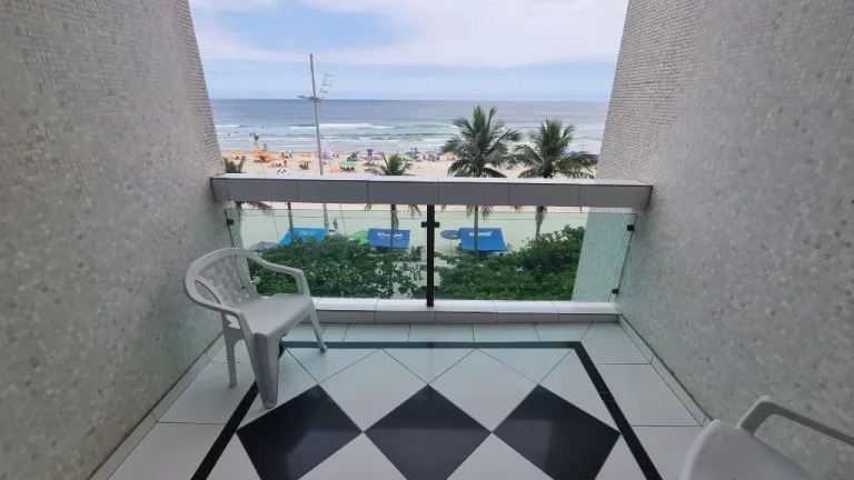 Imagem ÓTIMO APTO FRENTE TOTAL AO MAR NA PRAIA DE PITANGUEIRAS, 3 SUÍTES, 1 VAGA DE GARAGEM.