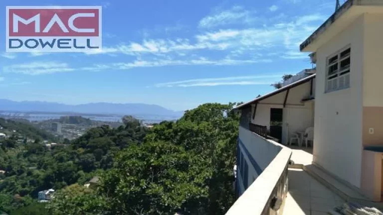 Cobertura duplex de 170 m² com 4 quartos - Santa Teresa / RJ