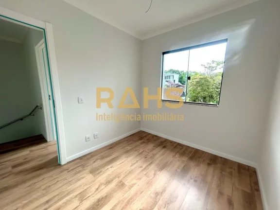 Imagem Ótimo sobrado geminado localizado no bairro Glória, próximo a Panificadora Blupão. Conta com 117...