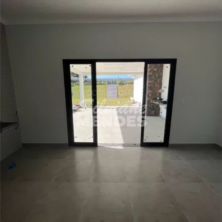 Imagem Casa com 4 suítes, nova com 360m² no condomínio Saint Charbel