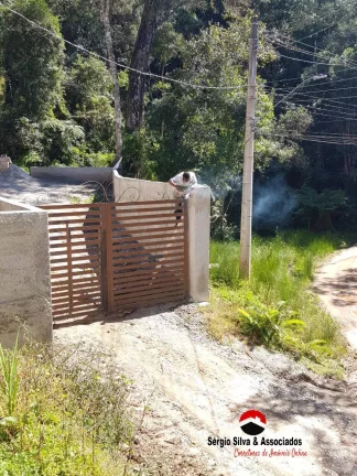 Imagem Bangalô a Venda na Região do Recanto das Araucária em Campos do Jordão-SP.