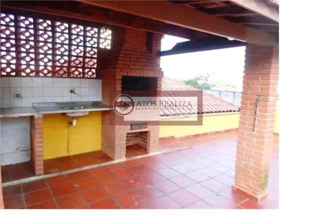 Imagem Grande oportunidade e muito lucrativo na vila Santa Catarina. Vendo imóvel com 3 casas + 1 salão comercial na Vila Santa Catarina. Casa 1= casa principal. Tem 2 dormitórios, sala, cozinha, banheiro. Tem também um sótão com 2 cômodos e 1 banheiro. Tem gara