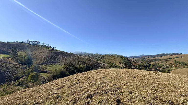 Imagem Domínio de Vista e Eficiência em Santo Antônio do Pinhal: 72.000 m² com Vista para a Pedra do Baú