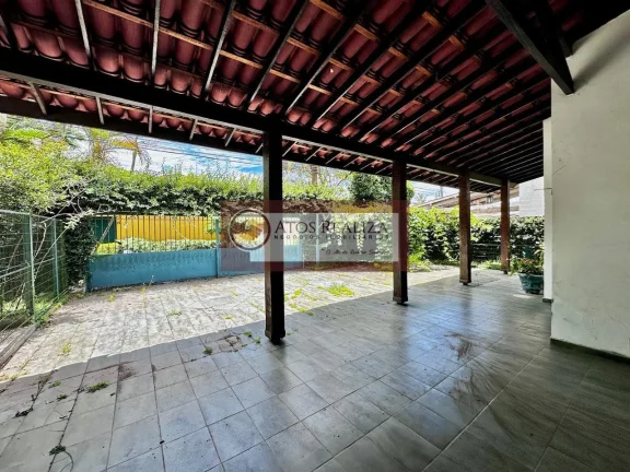 Imagem Sua Oportunidade batendo a sua Porta. Vendo casa em Interlagos 380m² com 4 quartos. VALOR VENDA: R$ 1.600.000 IPTU (anual): R$ 14.205 380 m2 útil 4 dormitórios 2 suítes 6 banheiros Sala de TV ️ Cozinha americana ️ Despensa Lavabo Lavanderia 6 vagas Churra