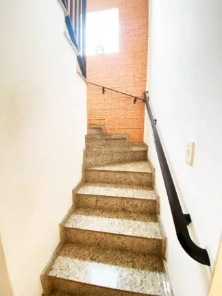 Imagem Sobrado com 165 m² 3 Dormitorios sendo 2 Suites 2 Vagas de Garagens