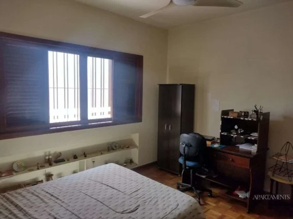 Imagem Casa com 250m2 com 2 vagas , edícula , quintal enorme e lavanderia