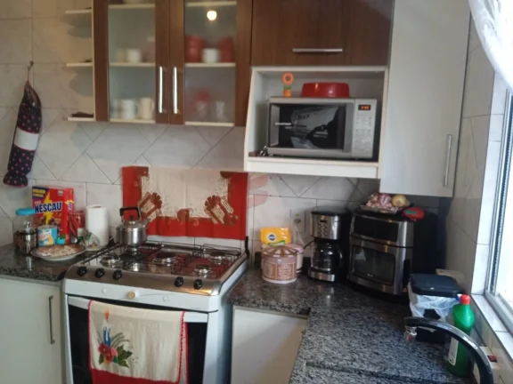 Imagem Sobrado Averbado à Venda no Centro de Pinhais – Rua Santa FéSobrado averbado localizado no Centro de Pinhais, em excelente região, próximo a comércios, escolas e serviços.Características do imóvel:4 dormitórios, sendo 1 suíteBanheiro socialLavaboSala de e