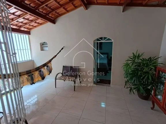 Imagem Casa à venda - Com 5 Quartos - Centro - Mantena - MG