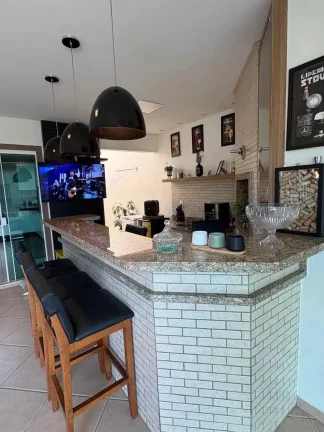 Imagem Casa ampla com 3 dormitórios e 2 vagas de garagem em Jaraguá do Sul/SC