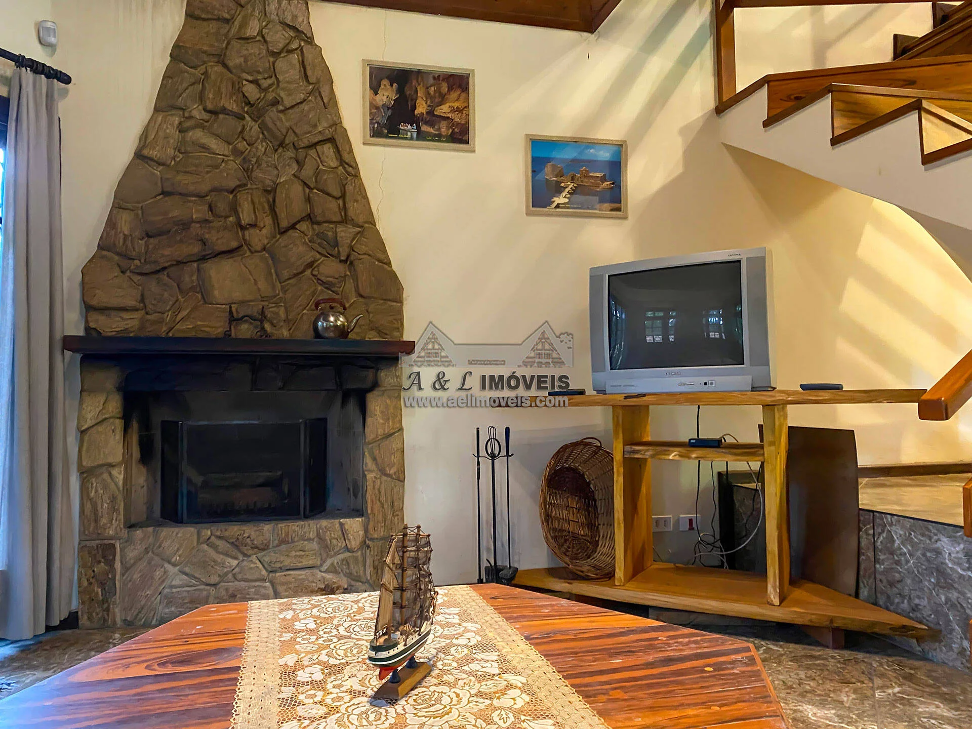 Imagem Casa à venda em Campos do Jordão - Belo imóvel com 3 dormitórios