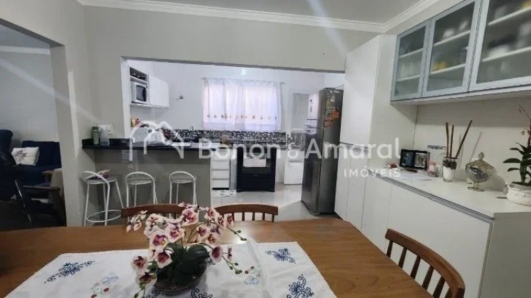 Imagem Encante-se com esta bela casa térrea, estrategicamente localizada próxima ao Shopping Dom Pedro, e...