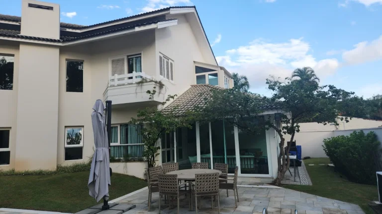Imagem Residência Imponente em Esquina Privilegiada no Residencial Alphaville 9