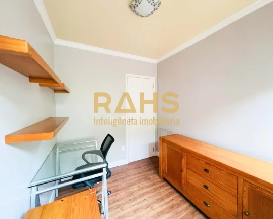 Imagem Linda casa semi-mobiliada e climatizada com 3 suítes, escritório, 2 vagas de garagem e completa á...