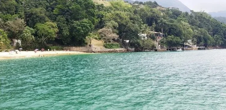 Imagem Área de Terras 113.554m² e BENFEITORIAS, na Praia de Caetés, Angra dos Reis - RJ Projeto do arquiteto Vicente Giffoni, para construção de Empreendimento com pousada (12 suítes) e Bangalôs (30 unidades).LANCE R$ 30.000.000,00
