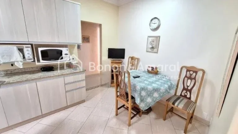 Imagem Casa térrea à venda no Parque Taquaral. O imóvel conta com 3 quartos, 2 banheiros, sala, copa, co...