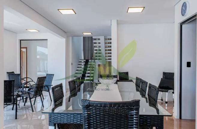 Imagem Linda Casa à Venda em Condomínio Fechado em Atibaia