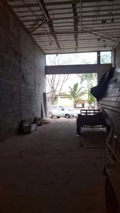 Imagem Barracão Comercial com 150 metros com 01 dormitório, cozinha e banheiro social. Varias vagas de ga...